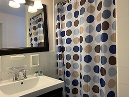 Vineyard Harbor Motel - Private Beach