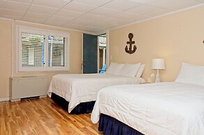 Vineyard Harbor Motel - Private Beach