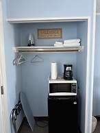 Vineyard Harbor Motel - Private Beach