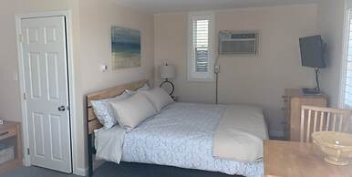 Vineyard Harbor Motel - Private Beach