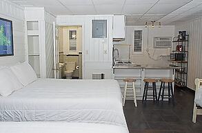 Vineyard Harbor Motel - Private Beach