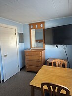 Vineyard Harbor Motel - Private Beach