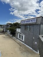 Vineyard Harbor Motel - Private Beach