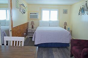 Vineyard Harbor Motel - Private Beach