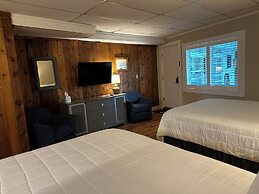 Vineyard Harbor Motel - Private Beach