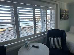 Vineyard Harbor Motel - Private Beach