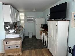 Vineyard Harbor Motel - Private Beach