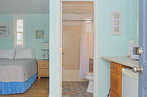 Vineyard Harbor Motel - Private Beach