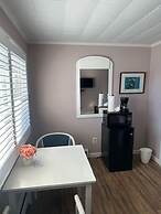 Vineyard Harbor Motel - Private Beach