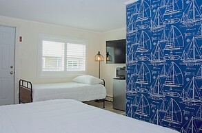 Vineyard Harbor Motel - Private Beach