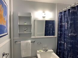 Vineyard Harbor Motel - Private Beach