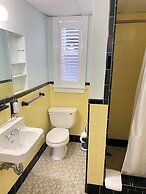 Vineyard Harbor Motel - Private Beach