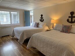Vineyard Harbor Motel - Private Beach