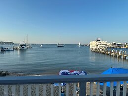 Vineyard Harbor Motel - Private Beach