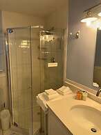 Vineyard Harbor Motel - Private Beach