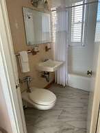 Vineyard Harbor Motel - Private Beach