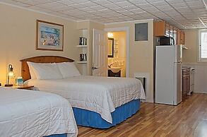 Vineyard Harbor Motel - Private Beach
