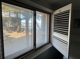 Vineyard Harbor Motel - Private Beach