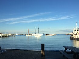 Vineyard Harbor Motel - Private Beach