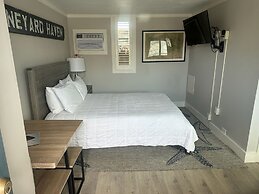 Vineyard Harbor Motel - Private Beach