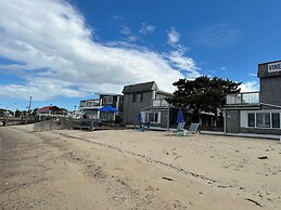 Vineyard Harbor Motel - Private Beach