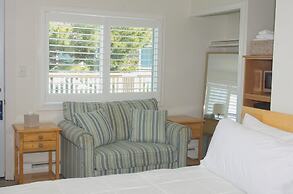 Vineyard Harbor Motel - Private Beach