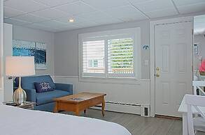 Vineyard Harbor Motel - Private Beach