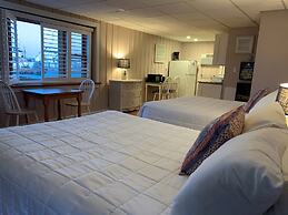 Vineyard Harbor Motel - Private Beach