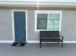 Vineyard Harbor Motel - Private Beach