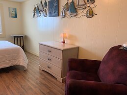 Vineyard Harbor Motel - Private Beach