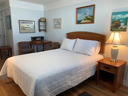 Vineyard Harbor Motel - Private Beach