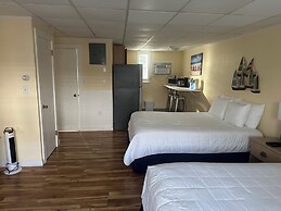 Vineyard Harbor Motel - Private Beach