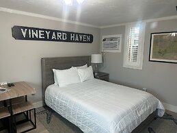 Vineyard Harbor Motel - Private Beach