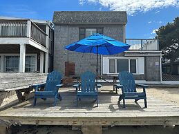 Vineyard Harbor Motel - Private Beach