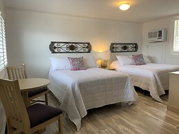 Vineyard Harbor Motel - Private Beach