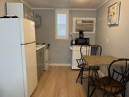 Vineyard Harbor Motel - Private Beach