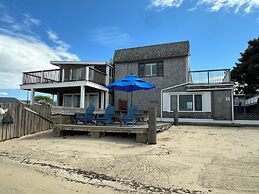 Vineyard Harbor Motel - Private Beach