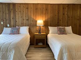 Vineyard Harbor Motel - Private Beach