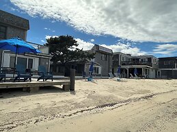 Vineyard Harbor Motel - Private Beach