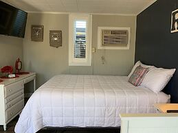 Vineyard Harbor Motel - Private Beach