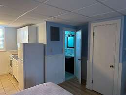 Vineyard Harbor Motel - Private Beach