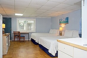 Vineyard Harbor Motel - Private Beach