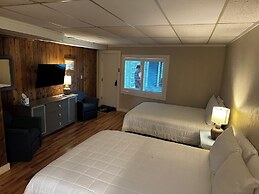 Vineyard Harbor Motel - Private Beach