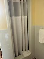 Vineyard Harbor Motel - Private Beach