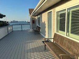 Vineyard Harbor Motel - Private Beach