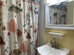 Vineyard Harbor Motel - Private Beach