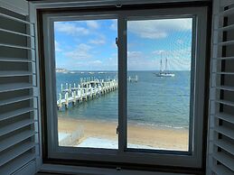 Vineyard Harbor Motel - Private Beach