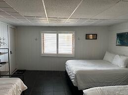 Vineyard Harbor Motel - Private Beach