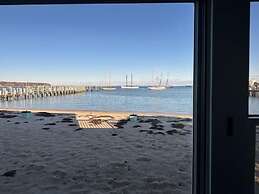 Vineyard Harbor Motel - Private Beach