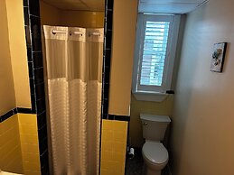 Vineyard Harbor Motel - Private Beach